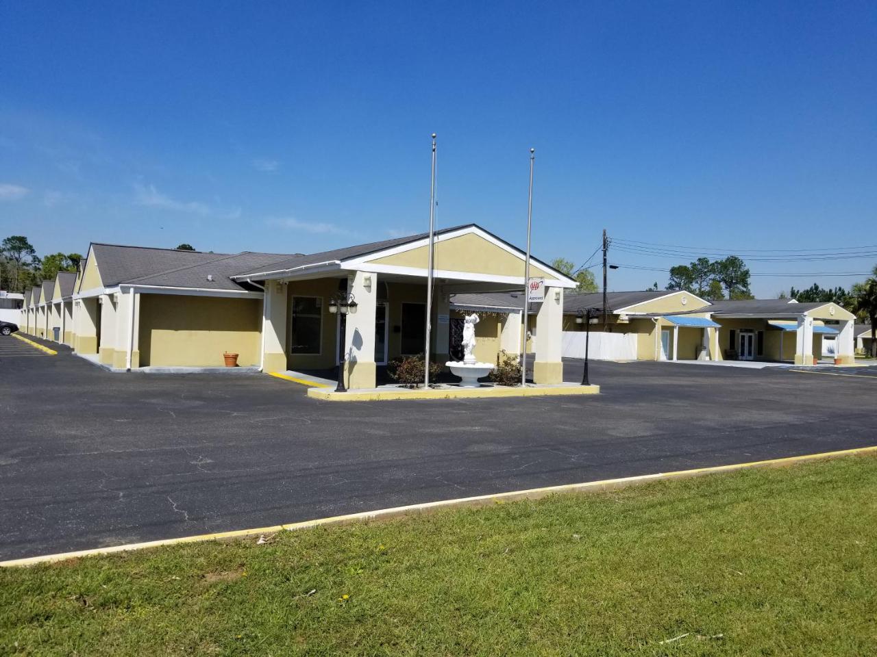 Rodeway Inn & Suites Enterprise Exterior photo